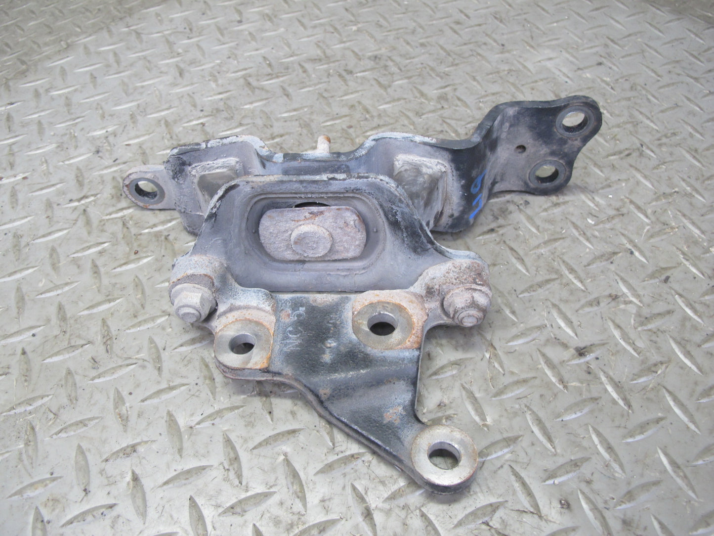 2014-2017 Infiniti QX60 2.5L Hybrid Engine Left Motor Mount 11220 3JV0A