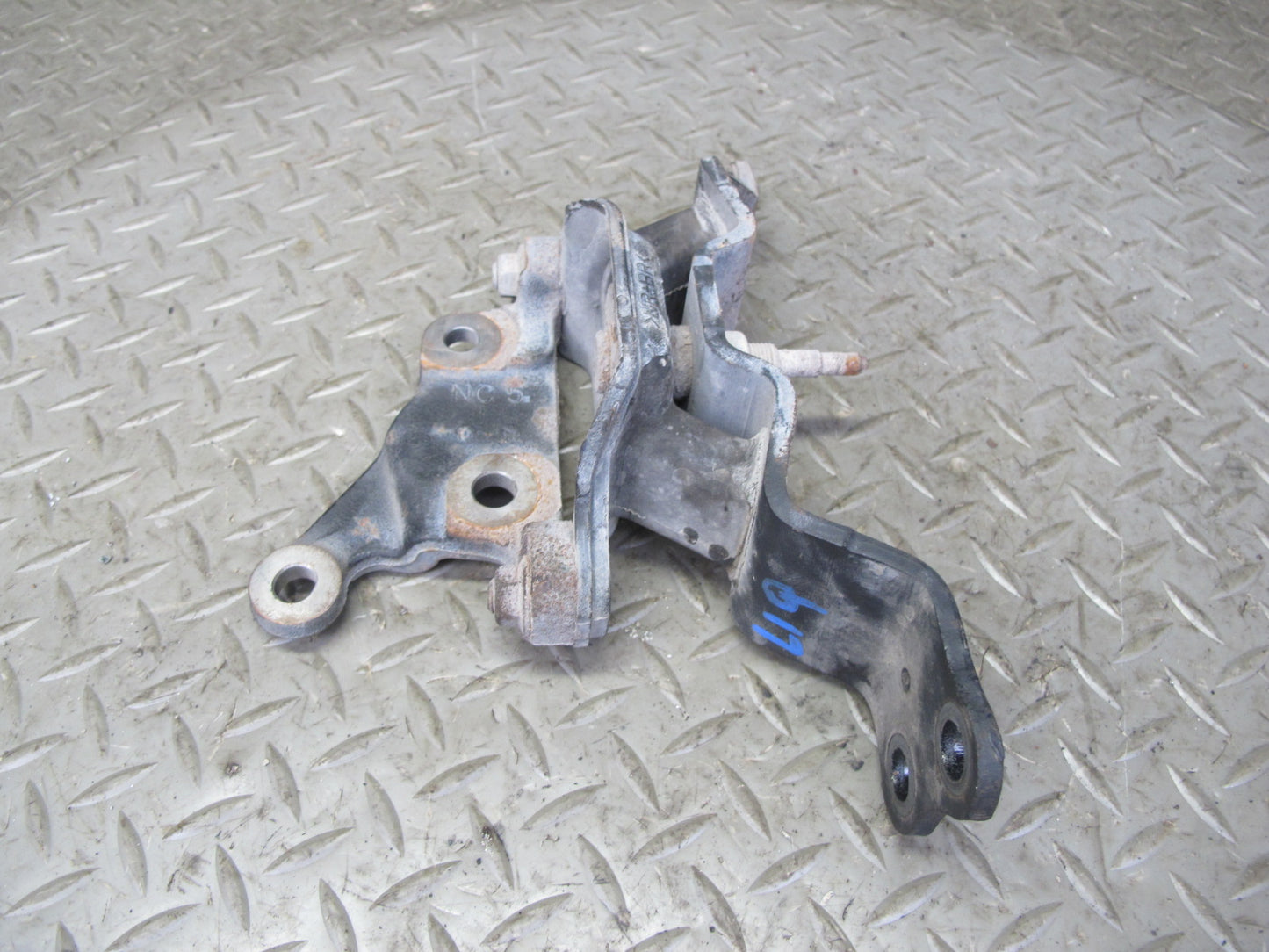 2014-2017 Infiniti QX60 2.5L Hybrid Engine Left Motor Mount 11220 3JV0A