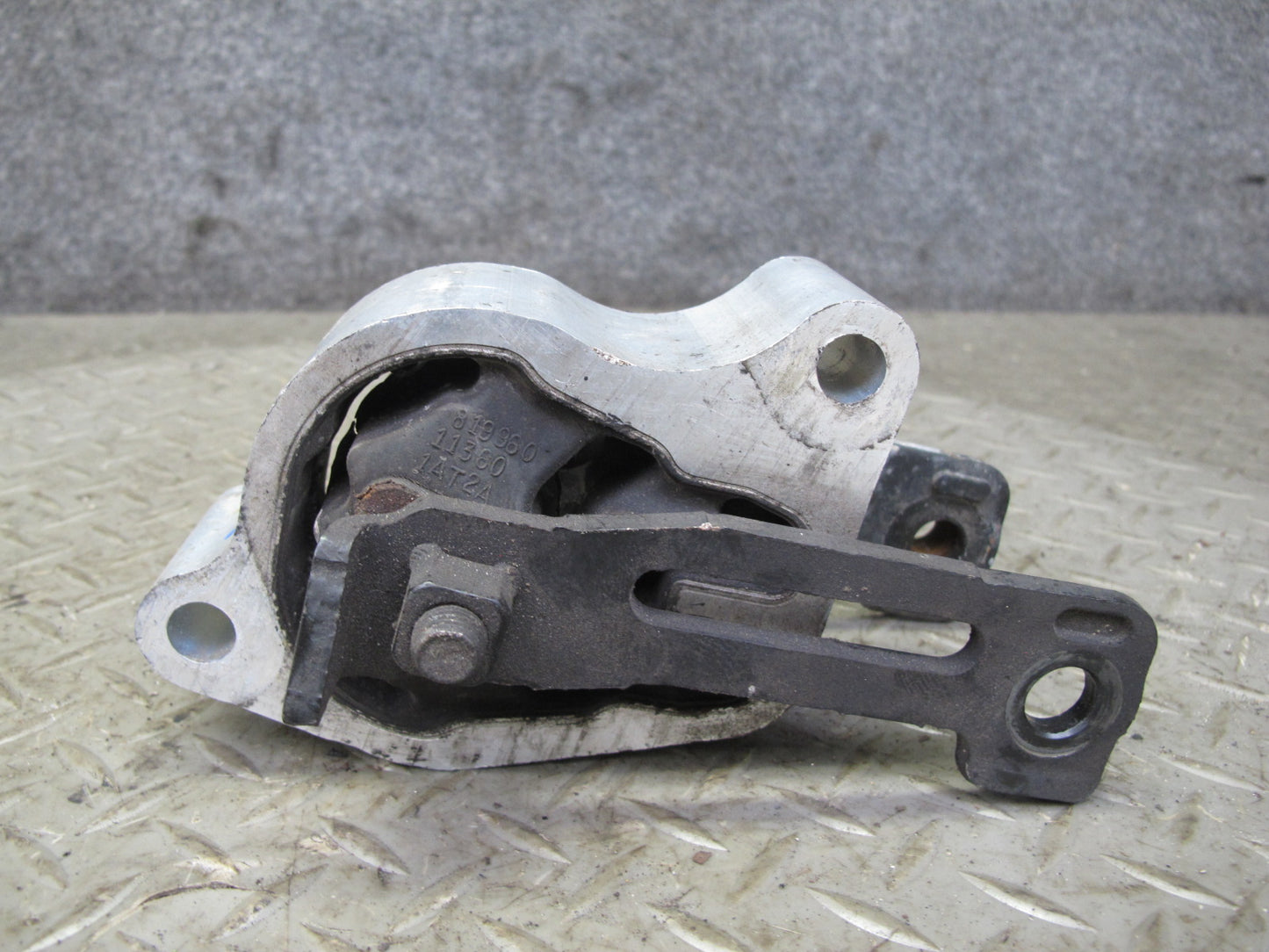 2014-2017 Infiniti QX60 2.5L Hybrid Rear Engine Motor Mount Bracket