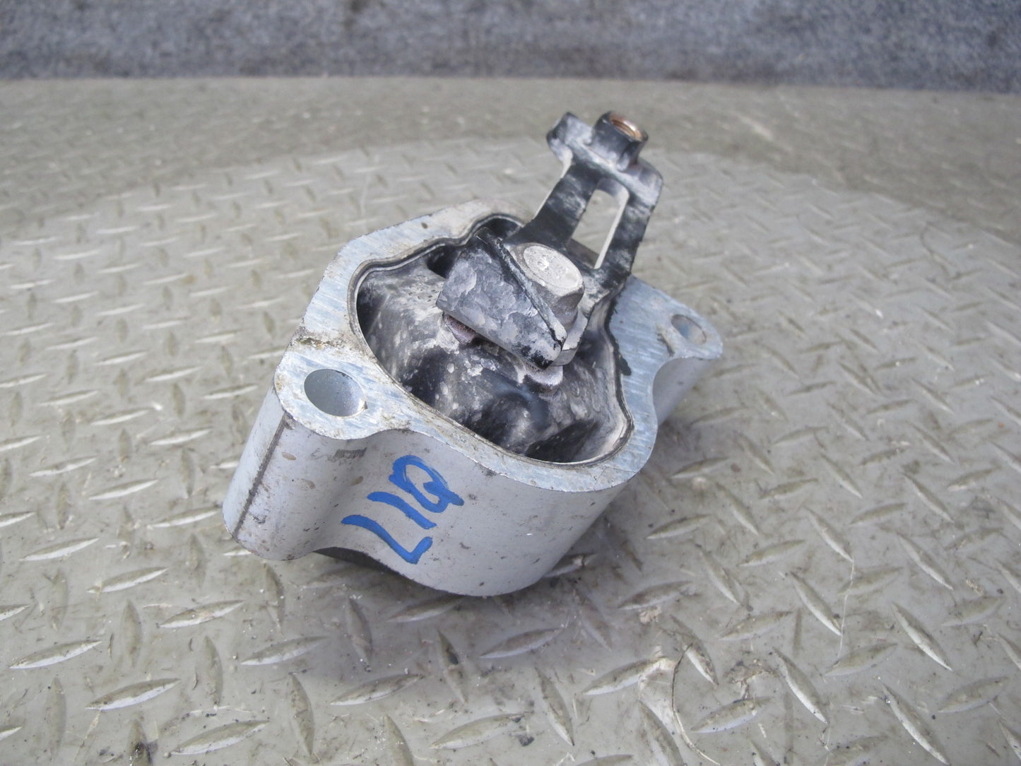 2014-2017 Infiniti QX60 2.5L Hybrid Rear Engine Motor Mount Bracket