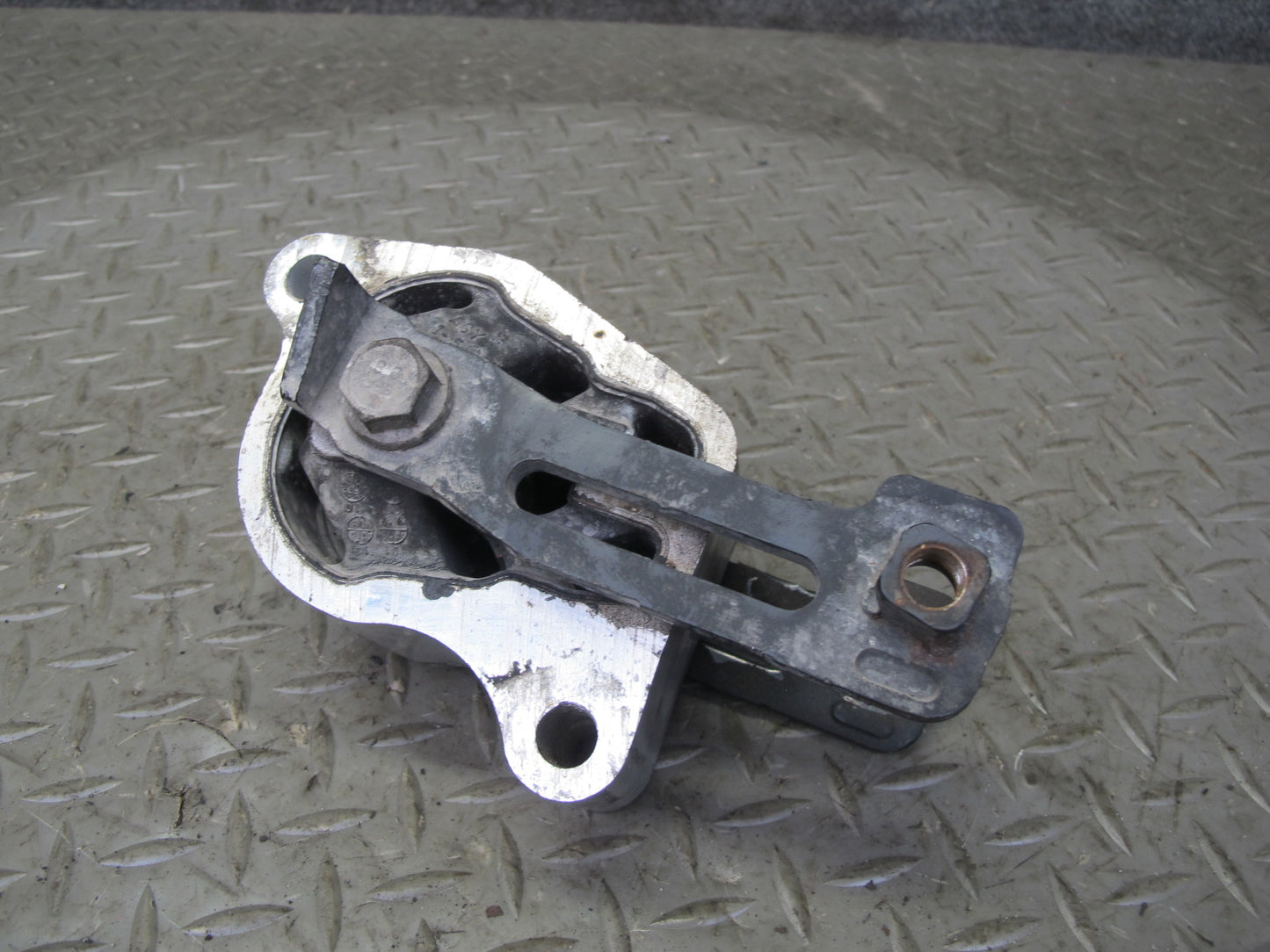 2014-2017 Infiniti QX60 2.5L Hybrid Rear Engine Motor Mount Bracket