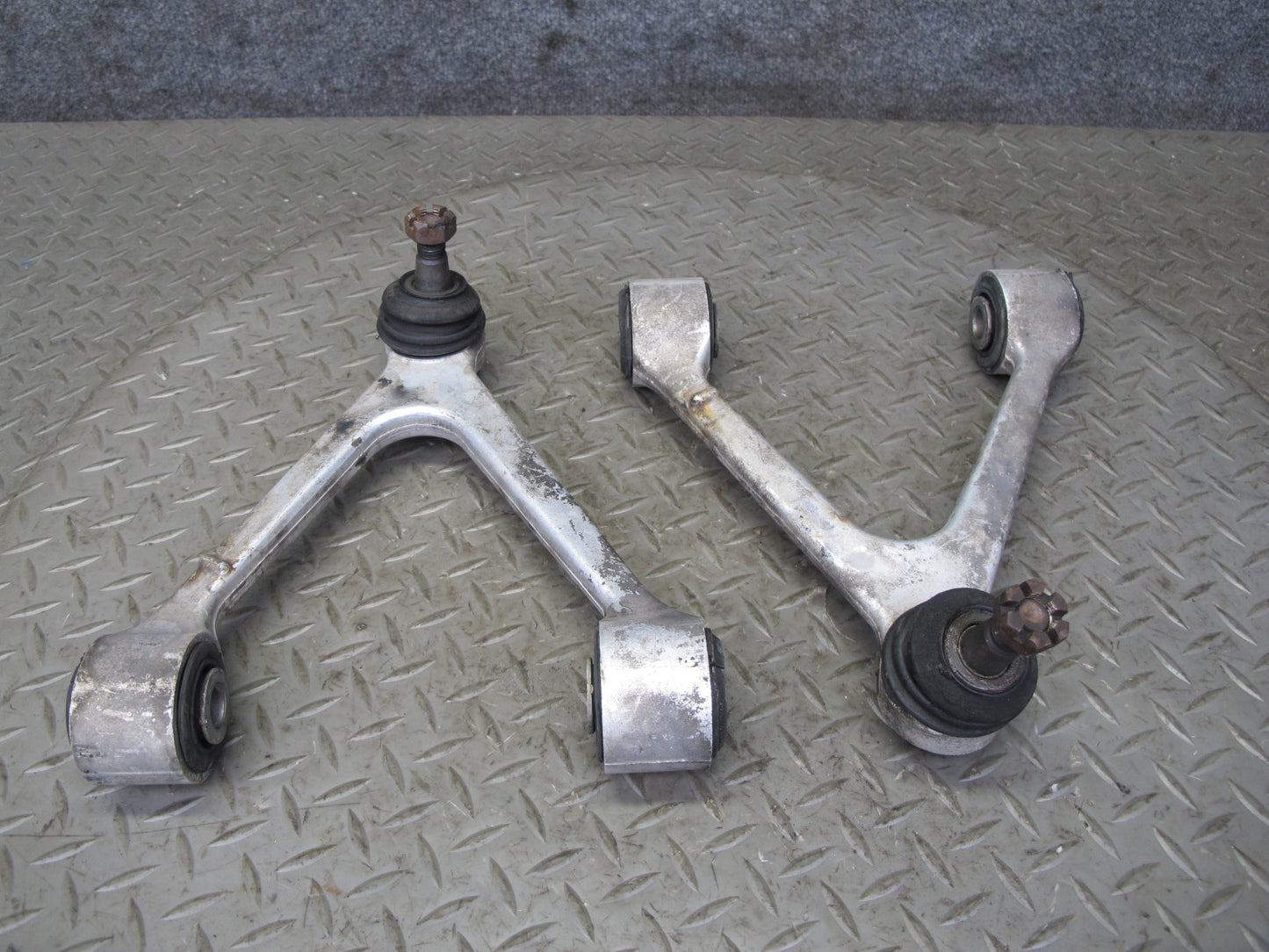 92-00 Lexus JZZ31L SC400 SC300 Set of 2 Front Left & Right Upper Control Arm OEM