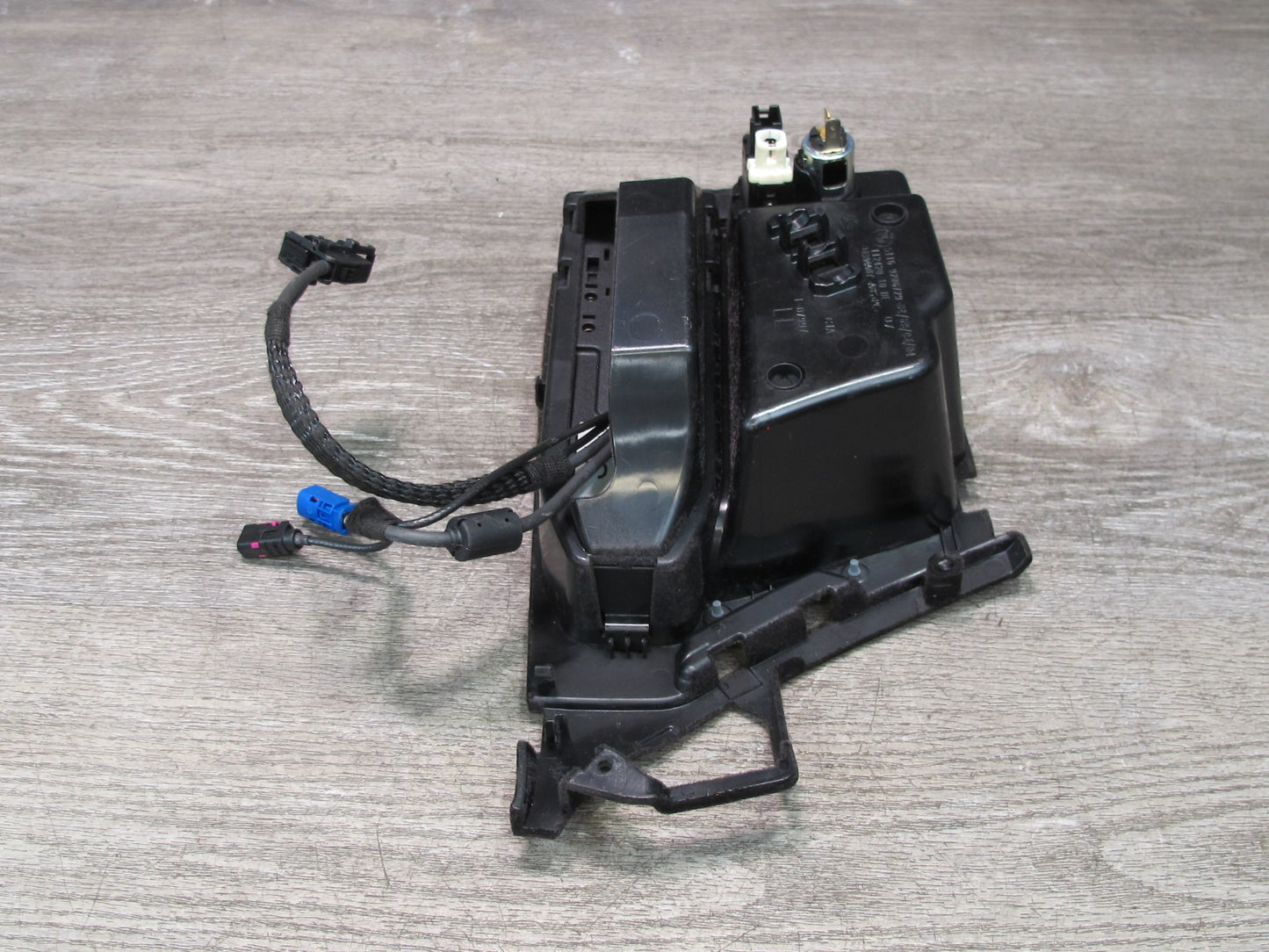 11-16 BMW F10 5-SERIES 550i Center Console Armrest Storage w AUX & Lighter OEM
