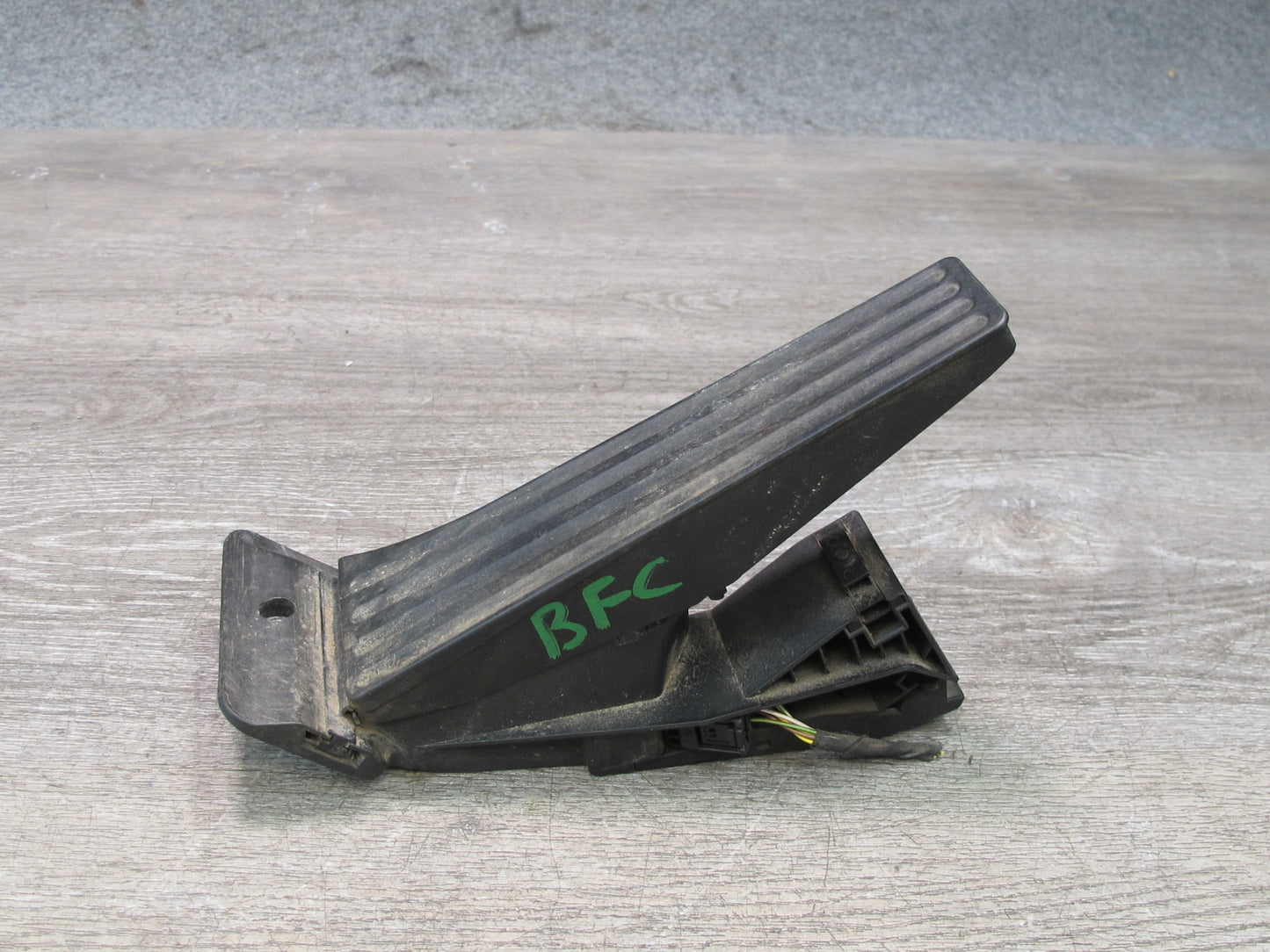 11-13 BMW E90 E60 E70 F10 F12 550i Gas Acceleration Pedal 6852644 OEM