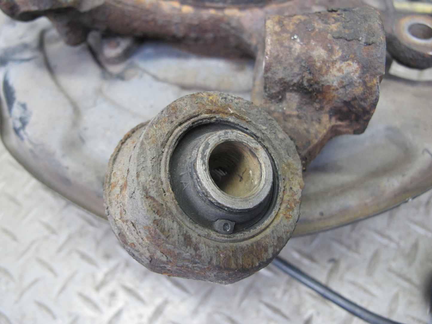 92-00 Lexus JZZ31L SC400 SC300 RWD Rear Right Spindle Knuckle Wheel Hub OEM