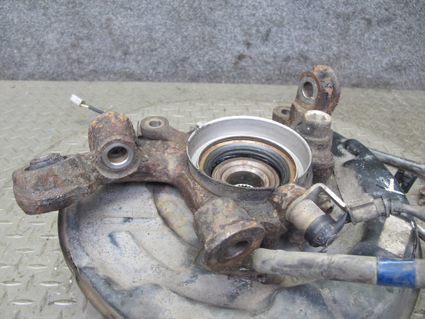 92-00 Lexus JZZ31L SC400 SC300 RWD Rear Left Spindle Knuckle Wheel Hub OEM
