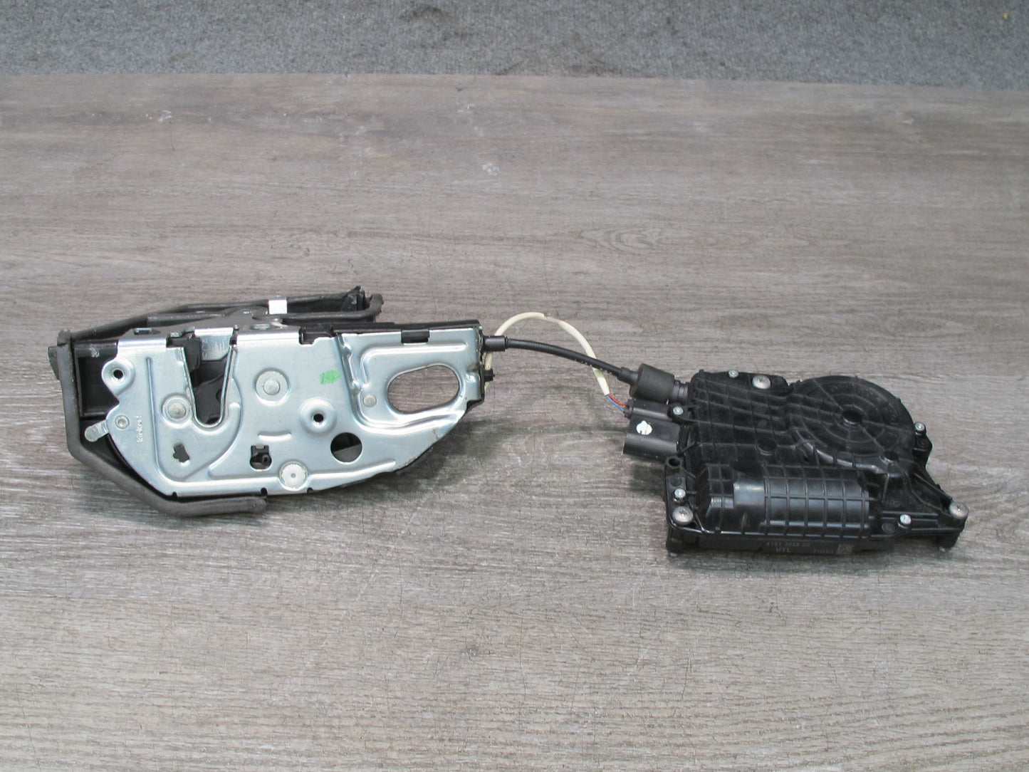 11-16 BMW F01 F10 550i Front Left Door Lock Latch Actuator w Soft Close OEM