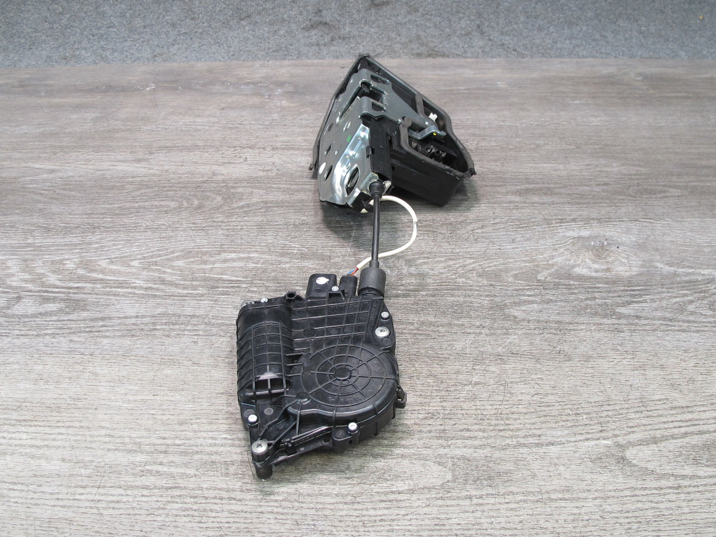 11-16 BMW F01 F10 550i Front Left Door Lock Latch Actuator w Soft Close OEM