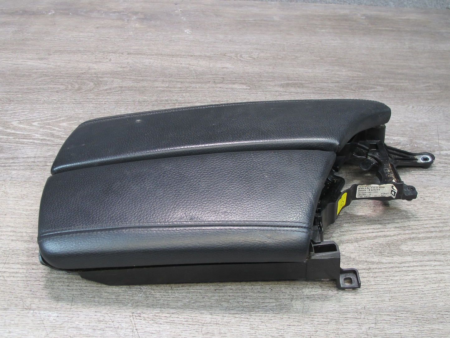 11-16 BMW F10 5-SERIES 550i Center Console Armrest Lid Cover Leather Black OEM