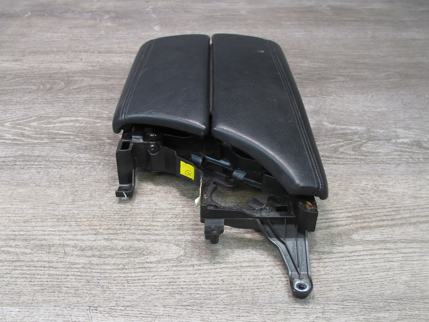 11-16 BMW F10 5-SERIES 550i Center Console Armrest Lid Cover Leather Black OEM