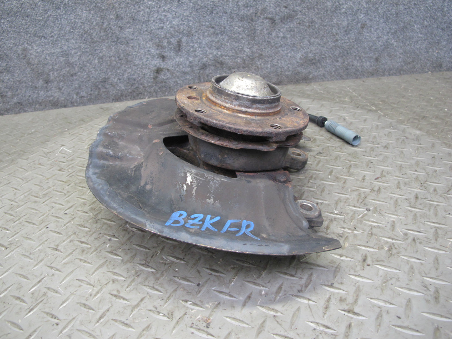 01-02 BMW E36/7 Z3 3.0L M54 Roadster Front Right Spindle Knuckle Wheel Hub OEM