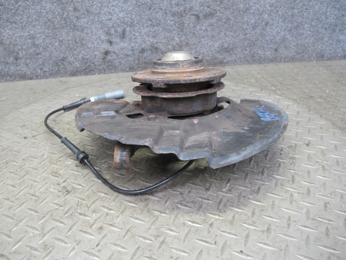 01-02 BMW E36/7 Z3 3.0L M54 Roadster Front Right Spindle Knuckle Wheel Hub OEM
