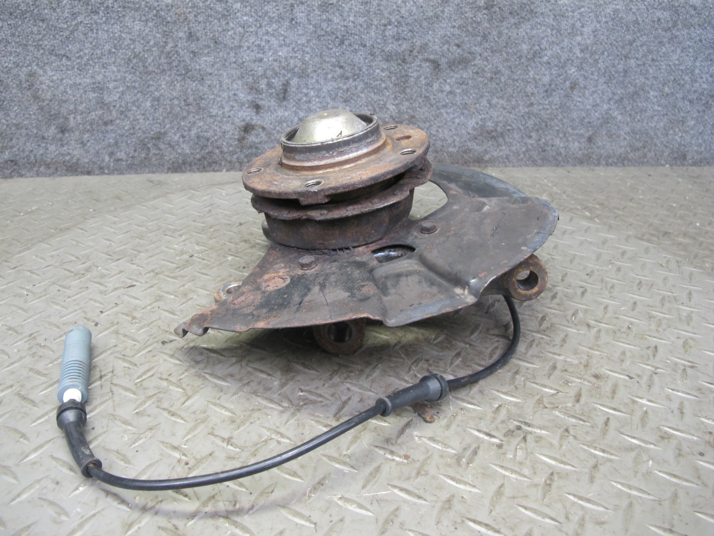 01-02 BMW E36/7 Z3 3.0L M54 Roadster Front Right Spindle Knuckle Wheel Hub OEM