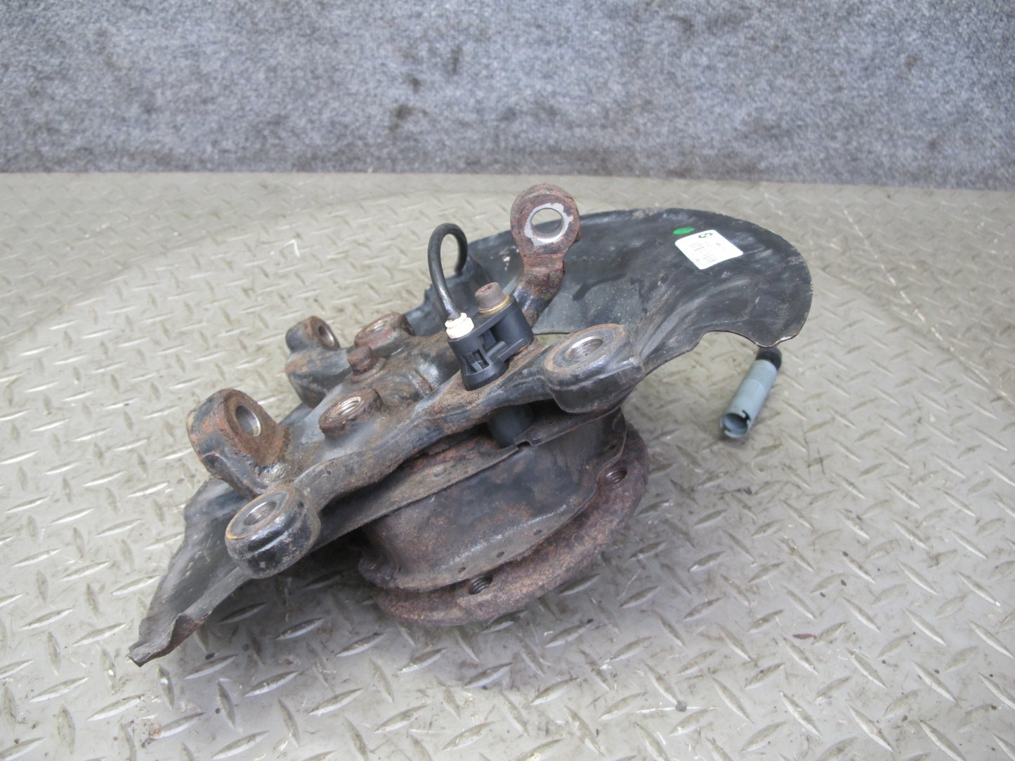 01-02 BMW E36/7 Z3 3.0L M54 Roadster Front Right Spindle Knuckle Wheel Hub OEM