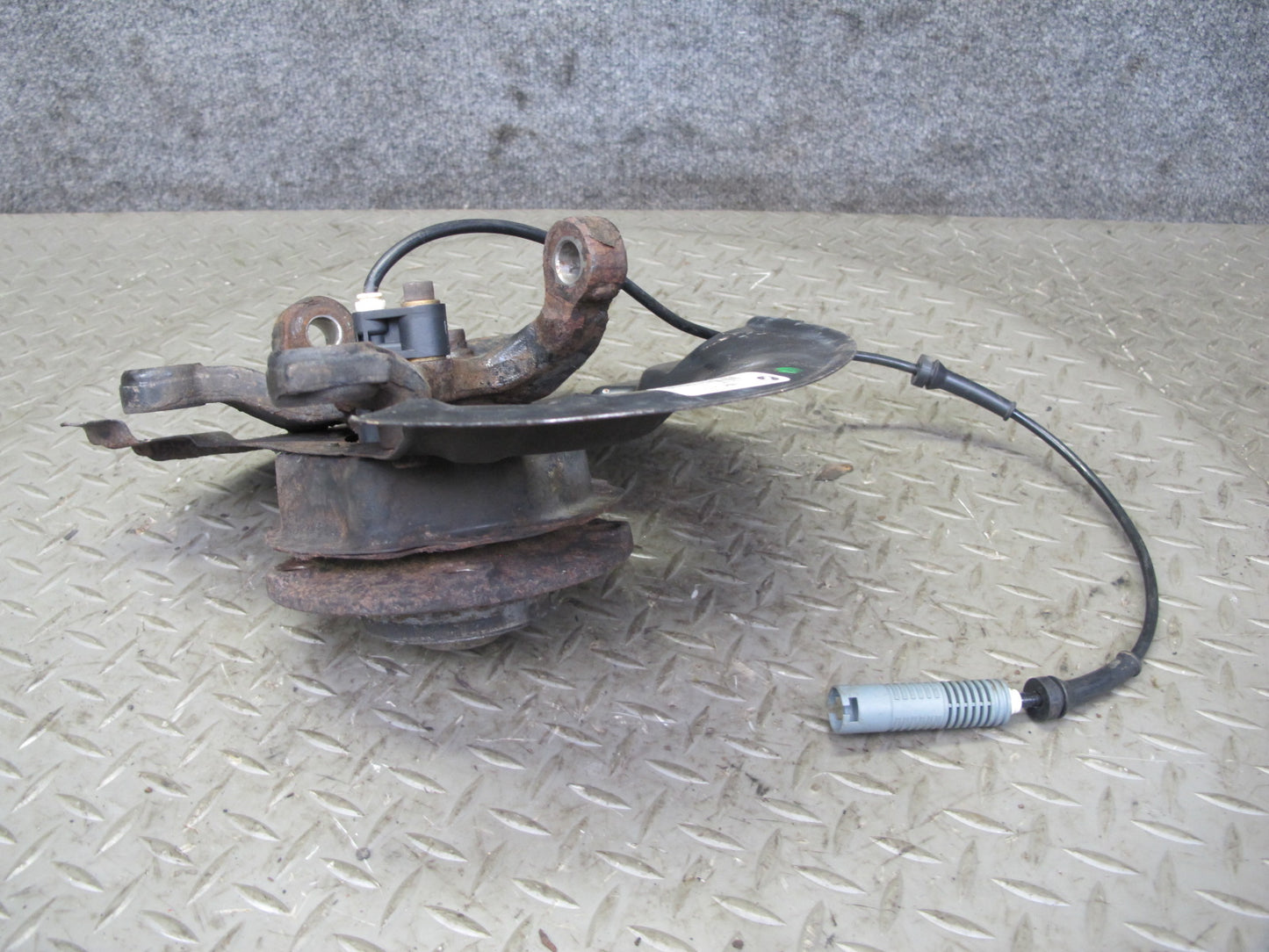 01-02 BMW E36/7 Z3 3.0L M54 Roadster Front Right Spindle Knuckle Wheel Hub OEM