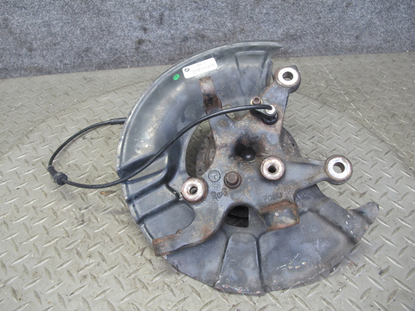 01-02 BMW E36/7 Z3 3.0L M54 Roadster Front Right Spindle Knuckle Wheel Hub OEM