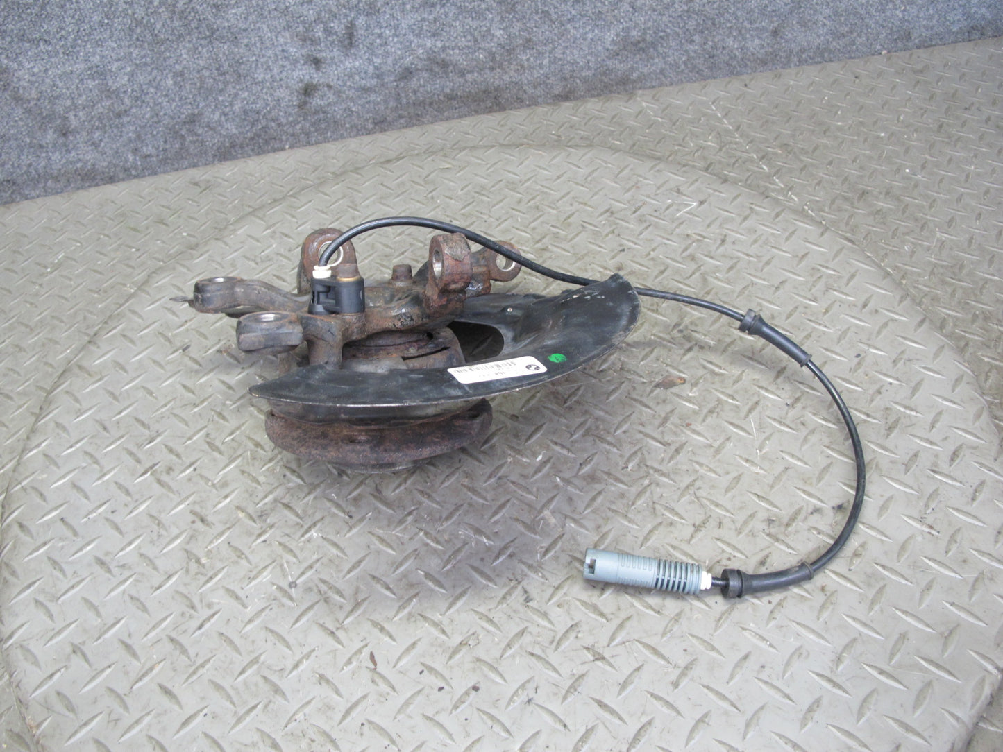 01-02 BMW E36/7 Z3 3.0L M54 Roadster Front Right Spindle Knuckle Wheel Hub OEM