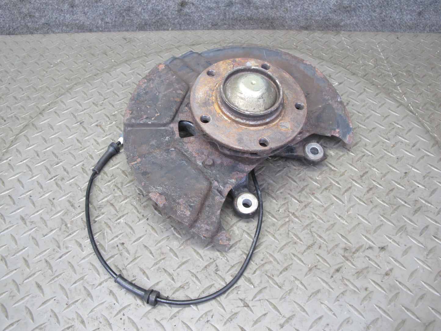 01-02 BMW E36/7 Z3 3.0L M54 Roadster Front Left Spindle Knuckle Wheel Hub OEM
