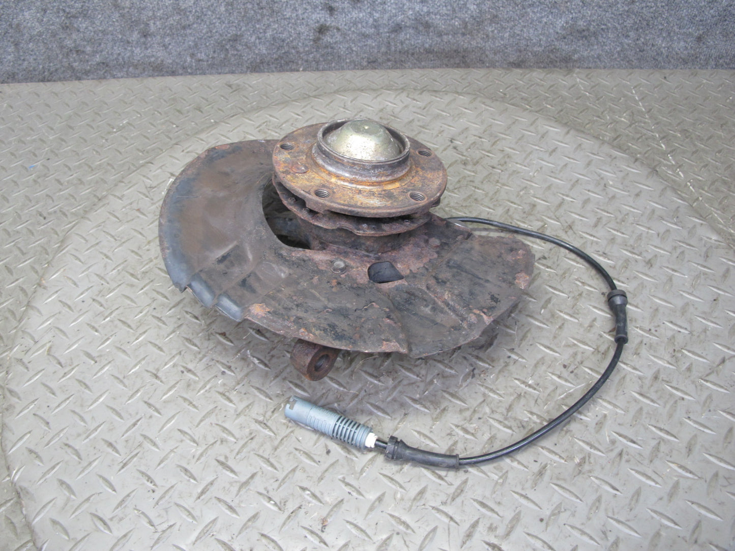 01-02 BMW E36/7 Z3 3.0L M54 Roadster Front Left Spindle Knuckle Wheel Hub OEM