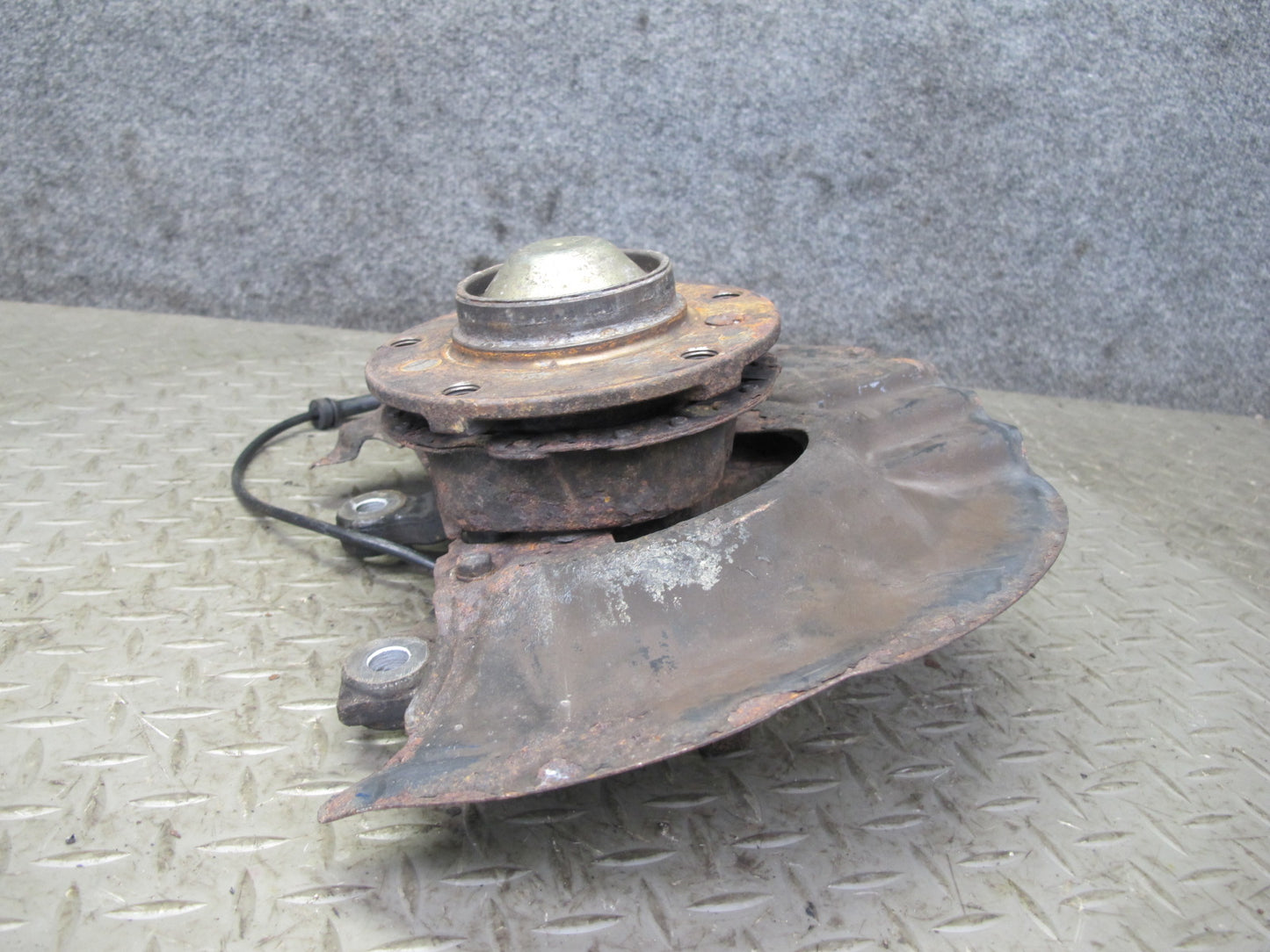 01-02 BMW E36/7 Z3 3.0L M54 Roadster Front Left Spindle Knuckle Wheel Hub OEM