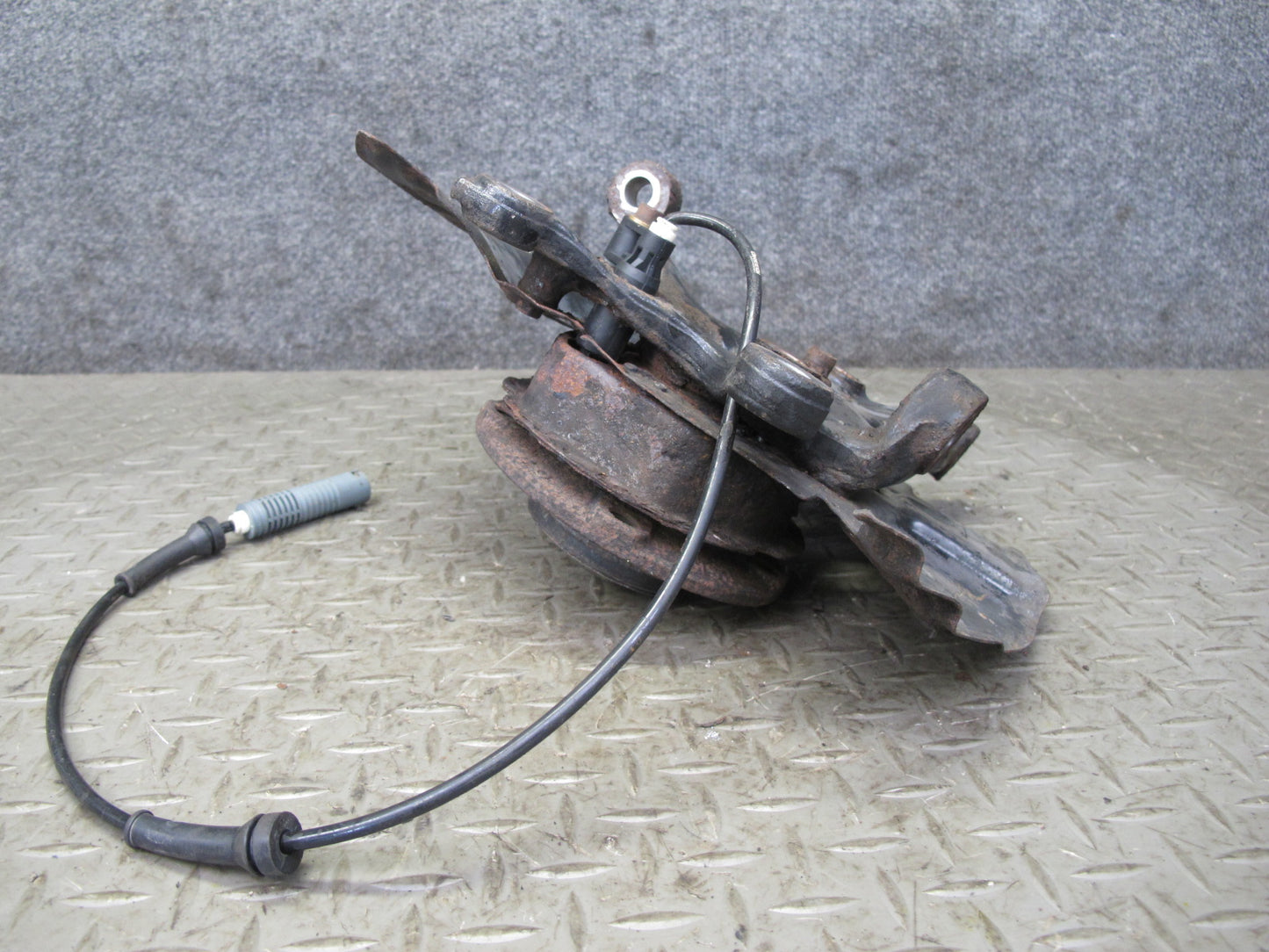 01-02 BMW E36/7 Z3 3.0L M54 Roadster Front Left Spindle Knuckle Wheel Hub OEM