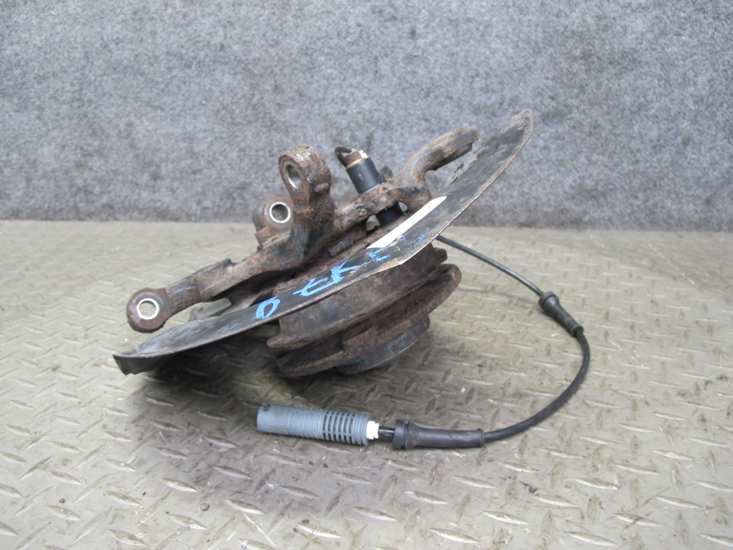 01-02 BMW E36/7 Z3 3.0L M54 Roadster Front Left Spindle Knuckle Wheel Hub OEM