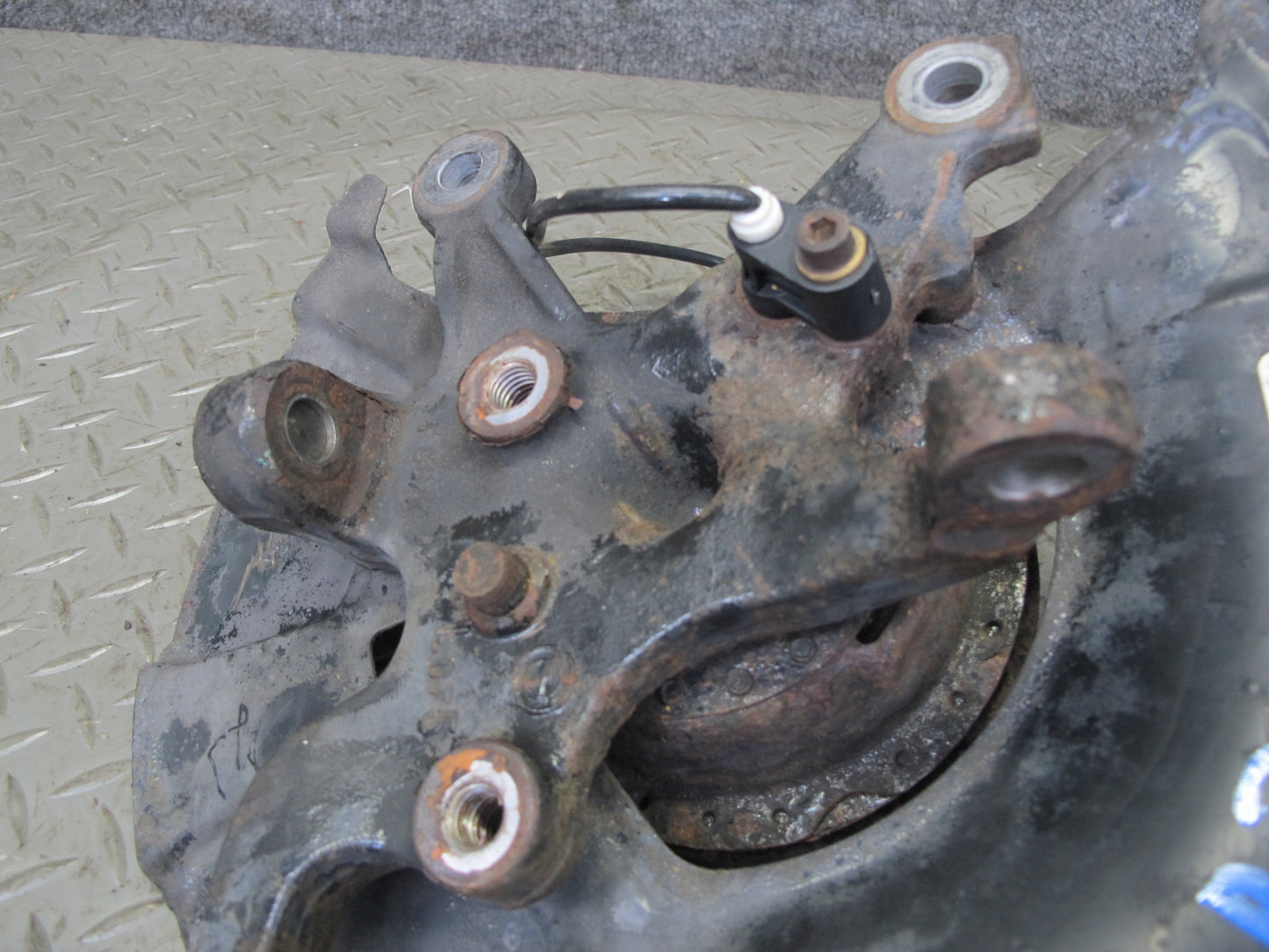 01-02 BMW E36/7 Z3 3.0L M54 Roadster Front Left Spindle Knuckle Wheel Hub OEM