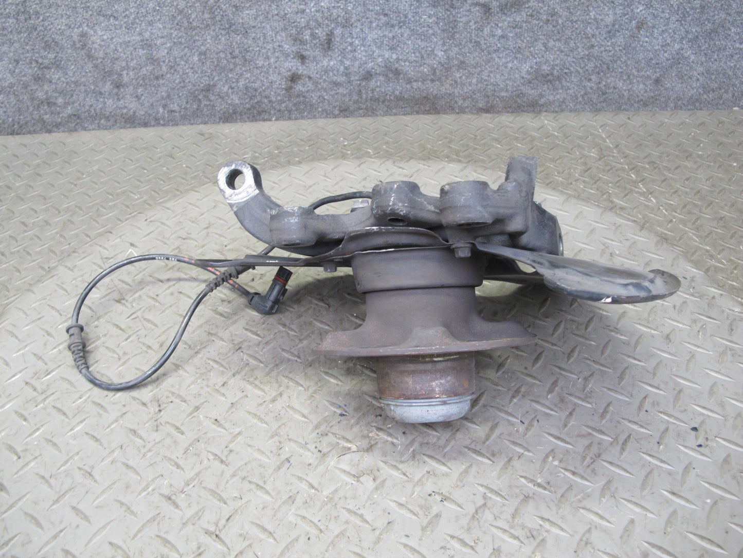 05-11 Mercedes R171 Slk-class Front Left Spindle Knuckle Wheel Hub Bearing OEM