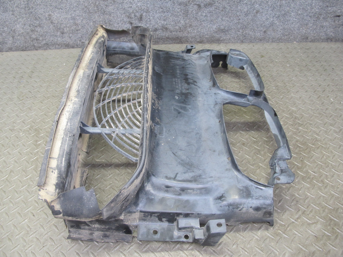 2001-2006 BMW E46 M3 S54 Engine Motor Front Radiator Air Duct Shroud Support