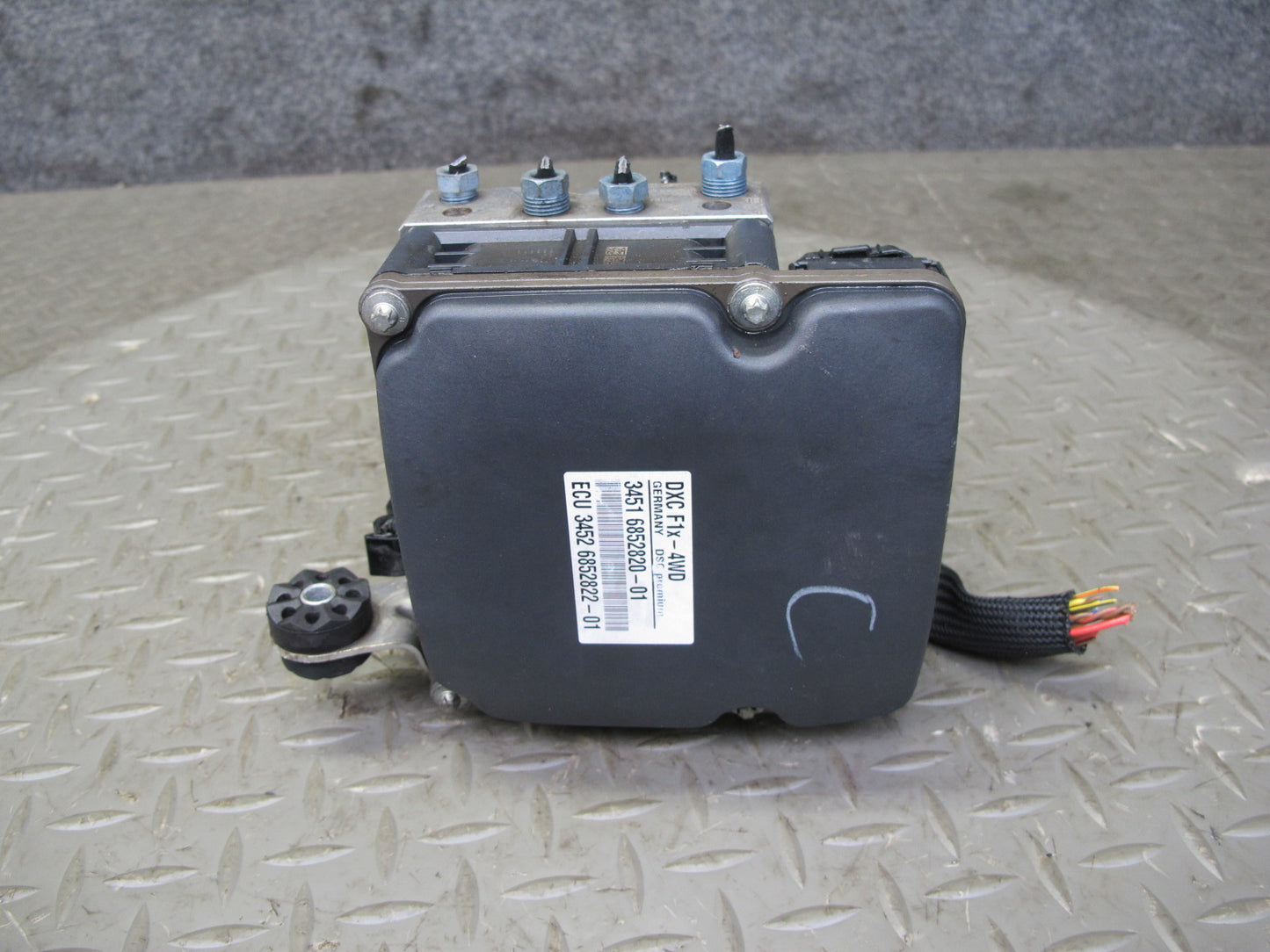 11-13 BMW F10 550i AWD DSC ABS Anti Lock Brake Pump Control Module 6852820 OEM