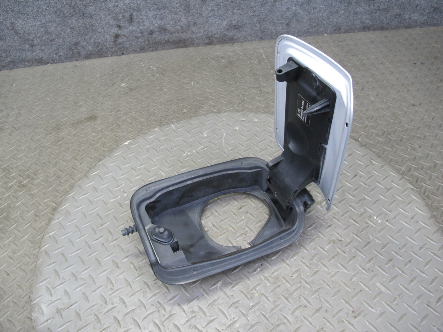 11-16 BMW F10 528 535 550 Gas Fuel Filler Lid Door Titan Silver 354 7218336 OEM