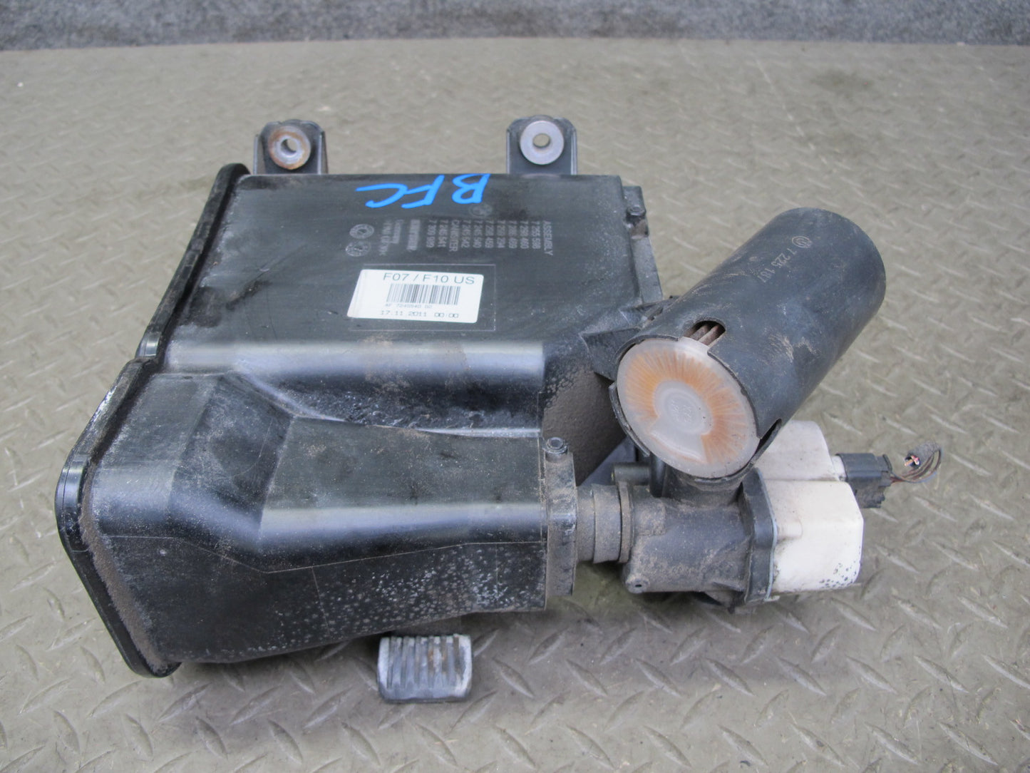 11-16 BMW F10 535i 640i 650i 550i Fuel Vapor Charcoal Canister 7245541 OEM