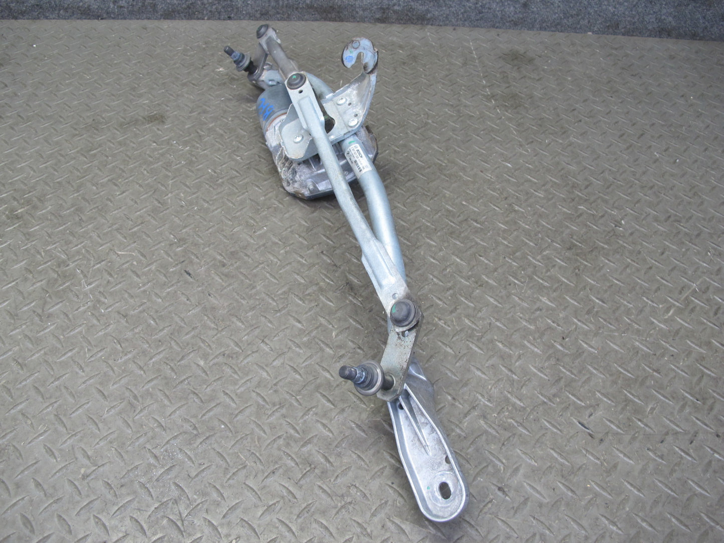 11-16 BMW F01 F10 550i Front Windshield Wiper Transmission Linkage w Motor OEM