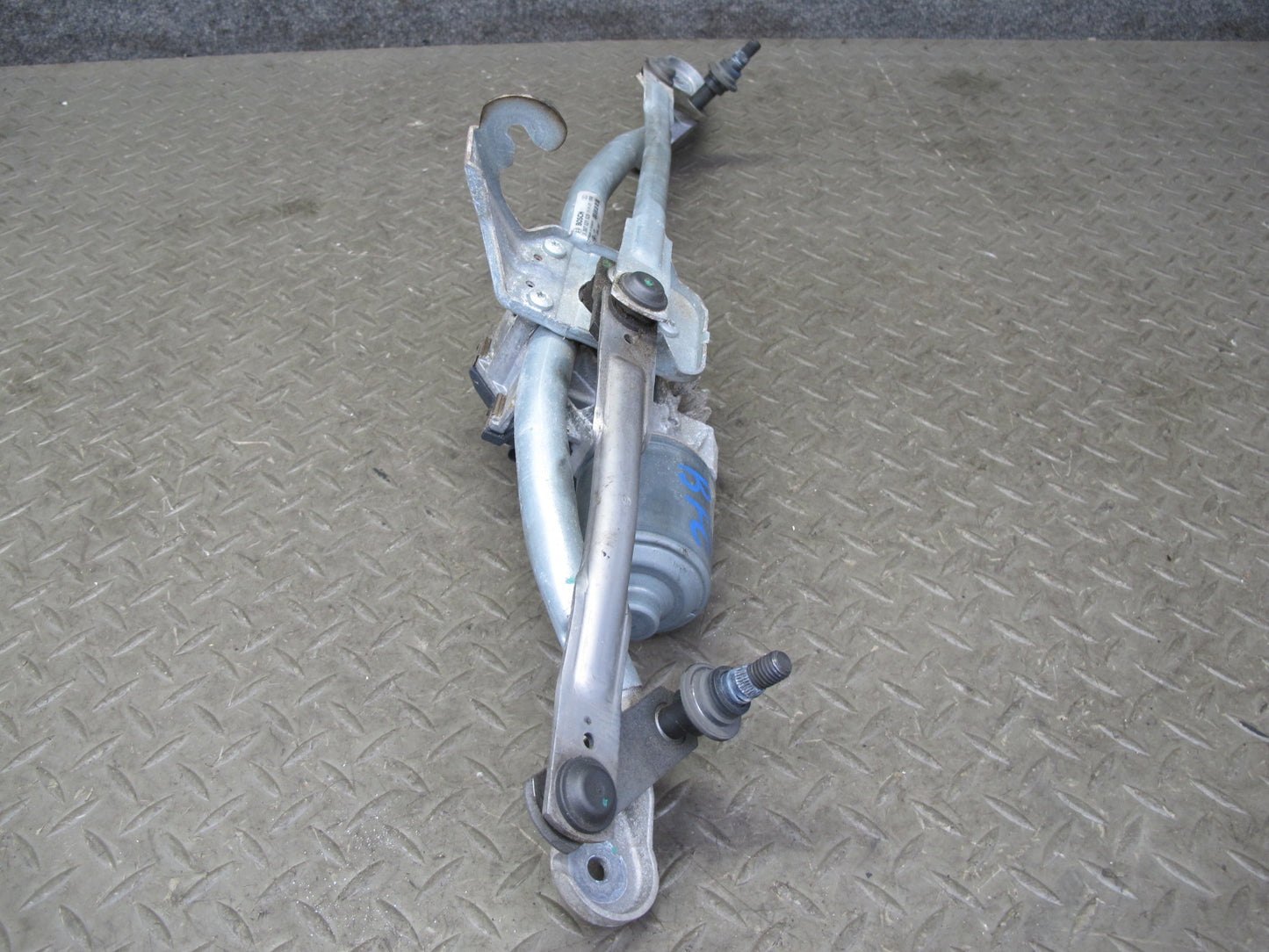 11-16 BMW F01 F10 550i Front Windshield Wiper Transmission Linkage w Motor OEM