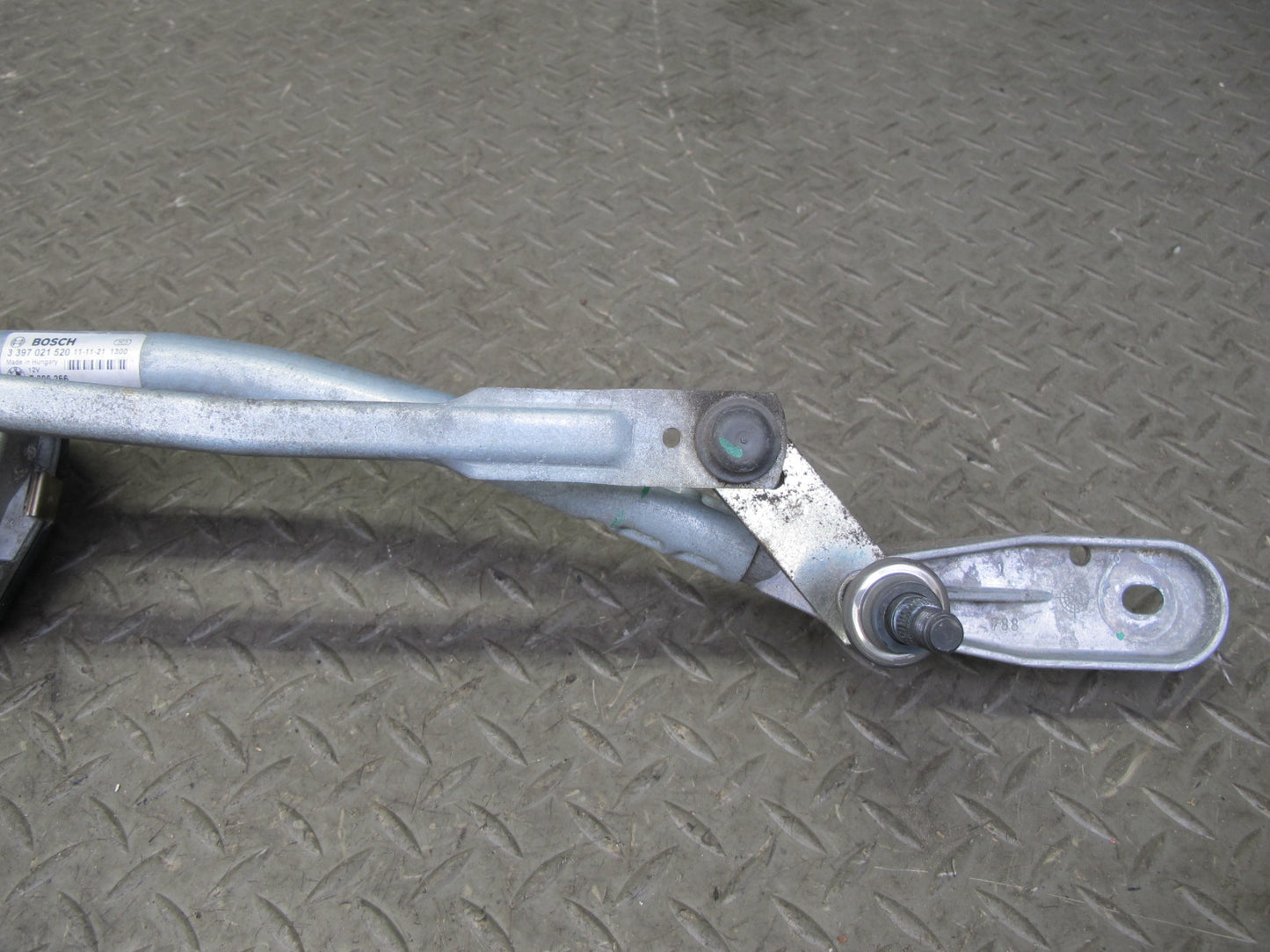 11-16 BMW F01 F10 550i Front Windshield Wiper Transmission Linkage w Motor OEM