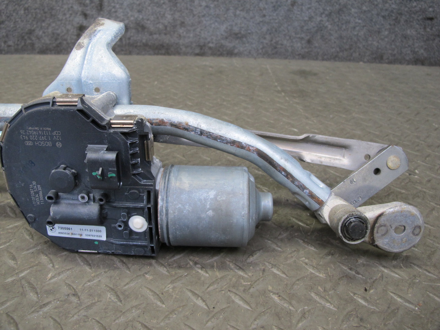 11-16 BMW F01 F10 550i Front Windshield Wiper Transmission Linkage w Motor OEM