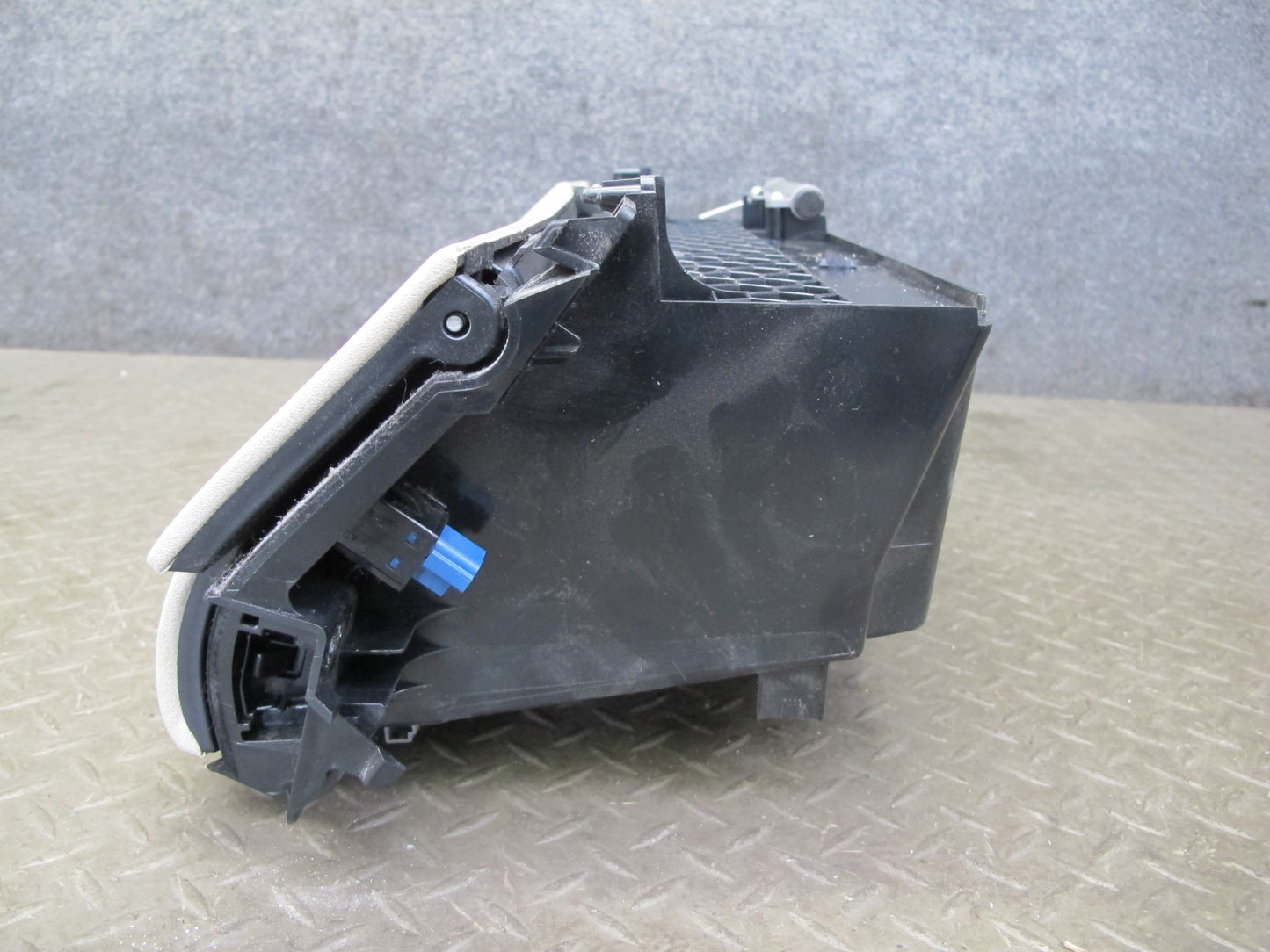10-11 Lexus GSE20L IS350 IS250 Dash Glove Box Compartment Storage Alabaster OEM