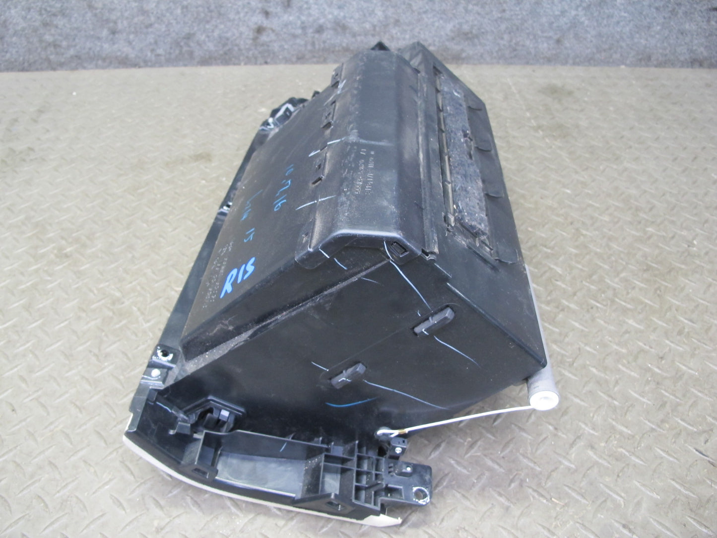 10-11 Lexus GSE20L IS350 IS250 Dash Glove Box Compartment Storage Alabaster OEM