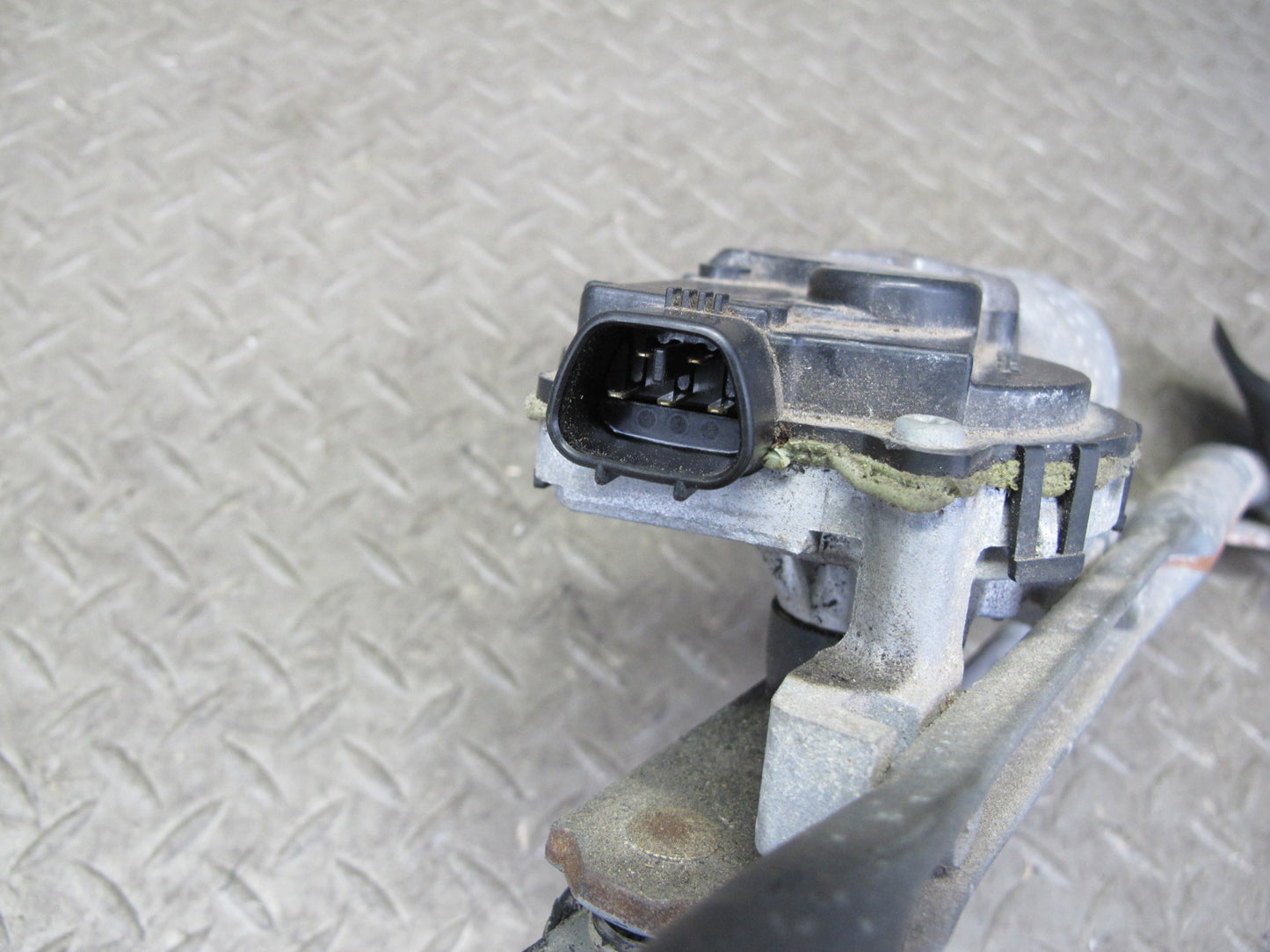 06-13 Lexus GSE20L IS350 IS250 Windshield Wiper Transmission Linkage w Motor OEM
