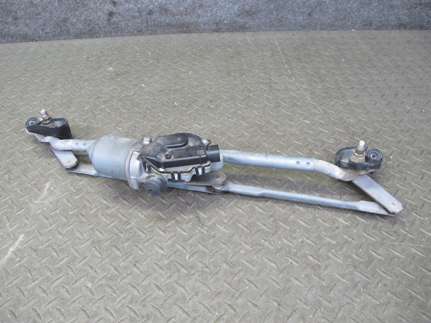 06-13 Lexus GSE20L IS350 IS250 Windshield Wiper Transmission Linkage w Motor OEM