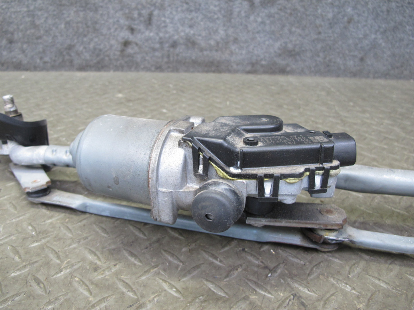 06-13 Lexus GSE20L IS350 IS250 Windshield Wiper Transmission Linkage w Motor OEM