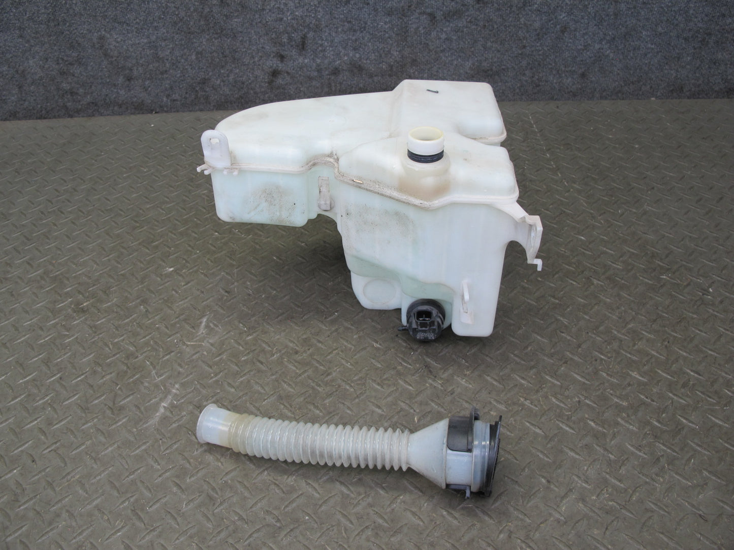 06-15 Lexus GSE20L IS350 IS250 Windshield Washer Fluid Reservoir Tank w Pump OEM