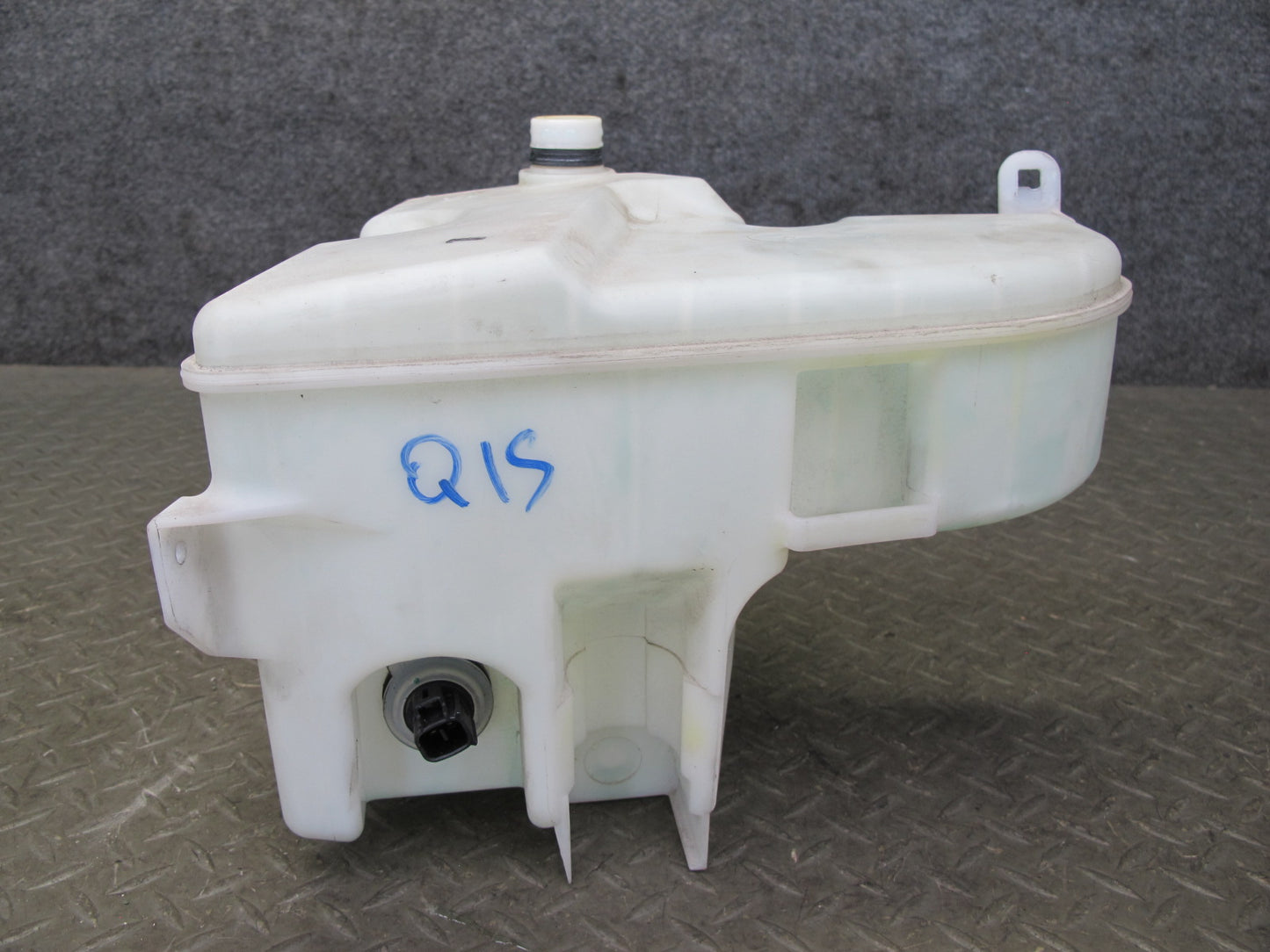 06-15 Lexus GSE20L IS350 IS250 Windshield Washer Fluid Reservoir Tank w Pump OEM