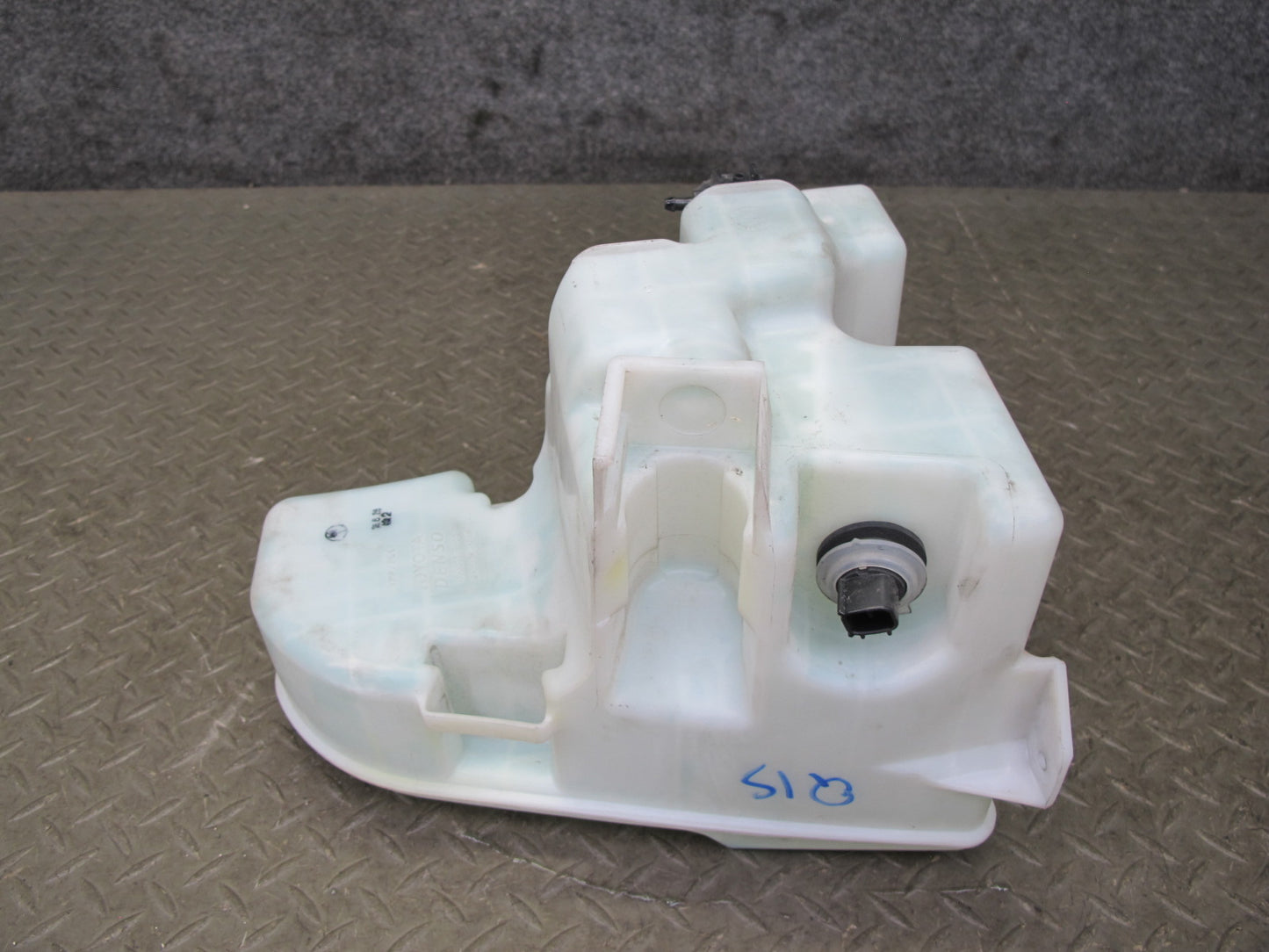 06-15 Lexus GSE20L IS350 IS250 Windshield Washer Fluid Reservoir Tank w Pump OEM