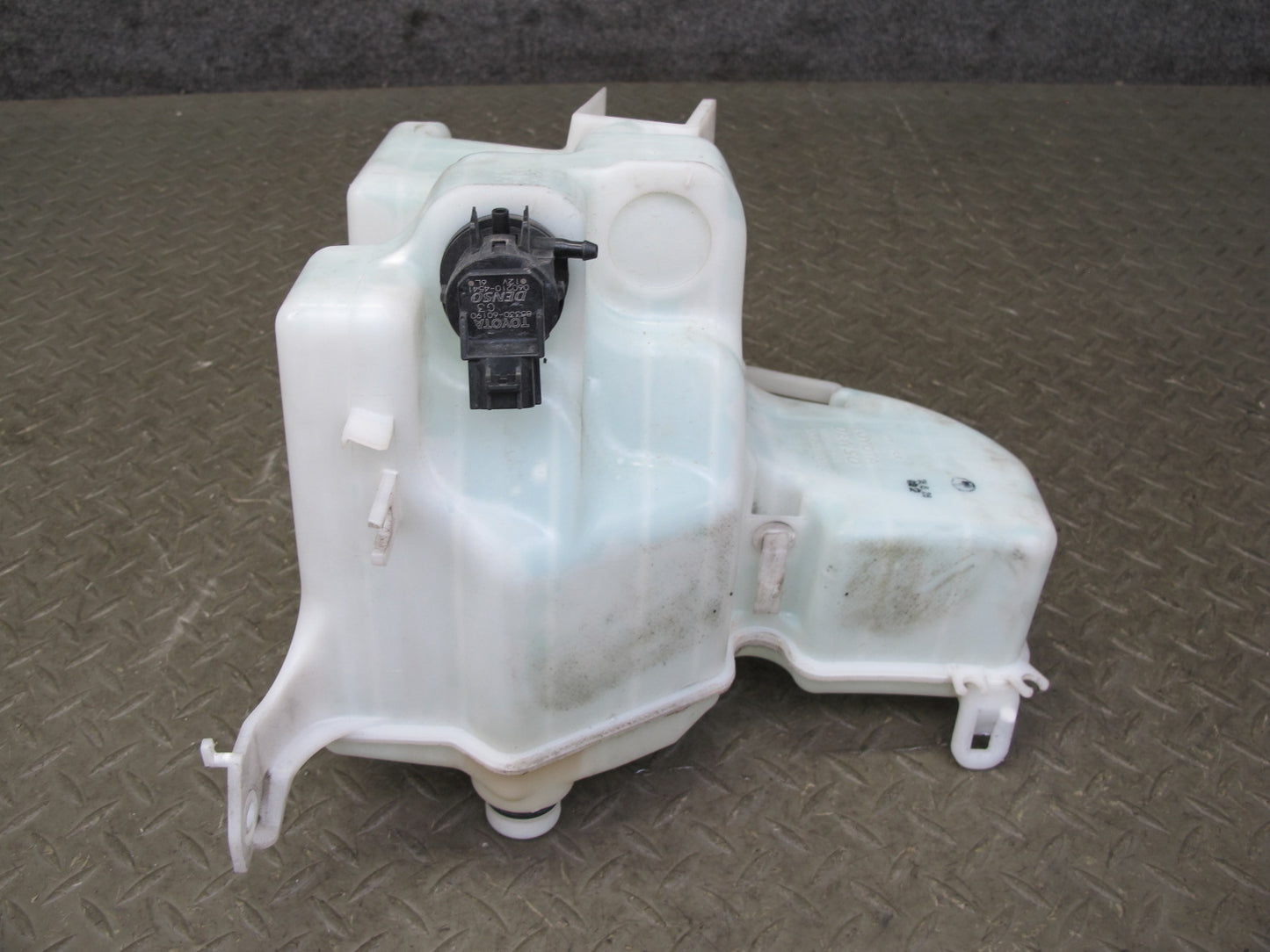 06-15 Lexus GSE20L IS350 IS250 Windshield Washer Fluid Reservoir Tank w Pump OEM