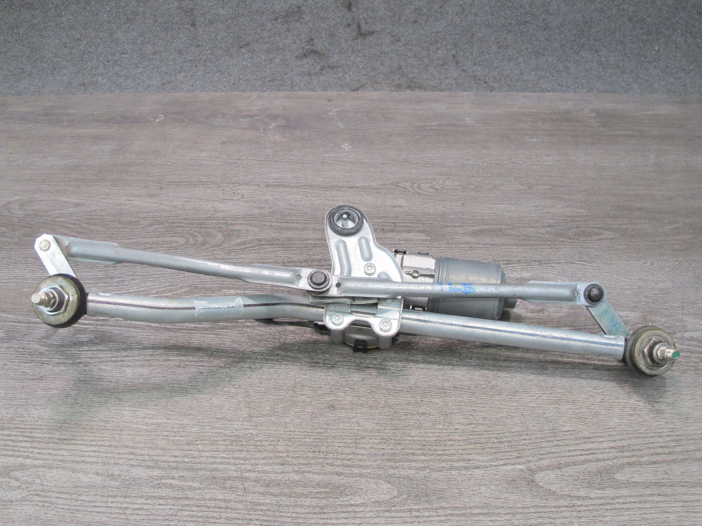 2001-2006 BMW E46 M3 3-SERIES Windshield Wiper Transmission Linkage W/ Motor