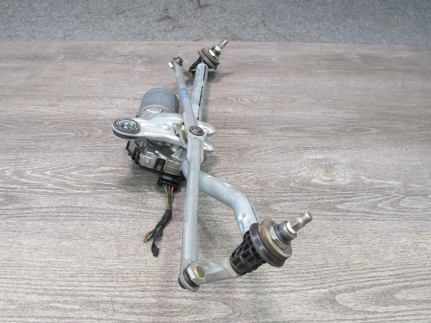 2001-2006 BMW E46 M3 3-SERIES Windshield Wiper Transmission Linkage W/ Motor