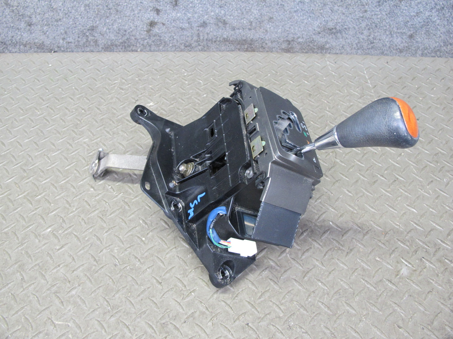 04-06 Lexus UCF30L LS430 A/T Automatic Transmission Shifter w Knob Assembly OEM
