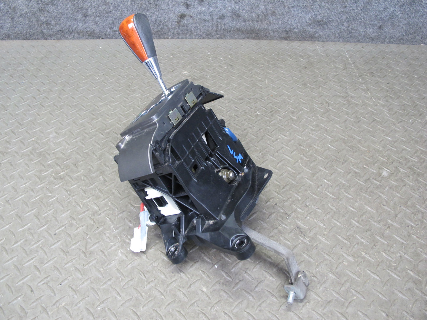 04-06 Lexus UCF30L LS430 A/T Automatic Transmission Shifter w Knob Assembly OEM