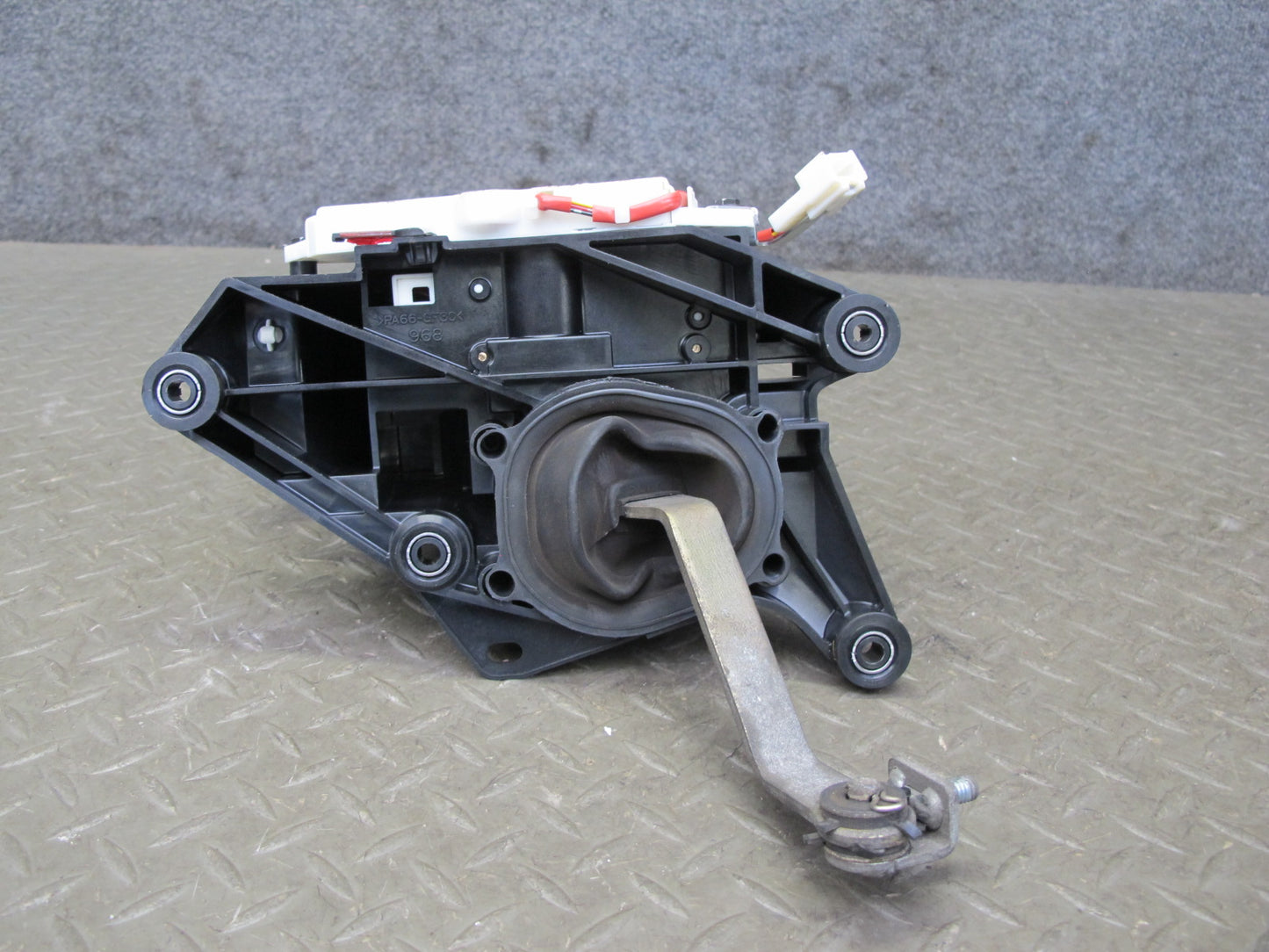 04-06 Lexus UCF30L LS430 A/T Automatic Transmission Shifter w Knob Assembly OEM